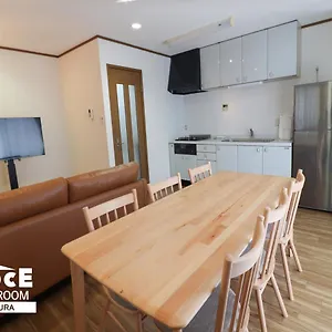 Apartment Gloce Kamakura: Enoden View House Steps From Station, Kamakura